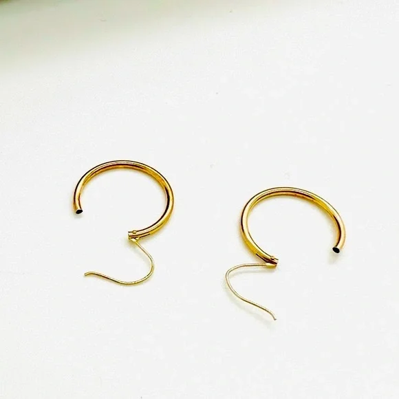 Vintage 14 KT Gold Hoop Dainty Earrings